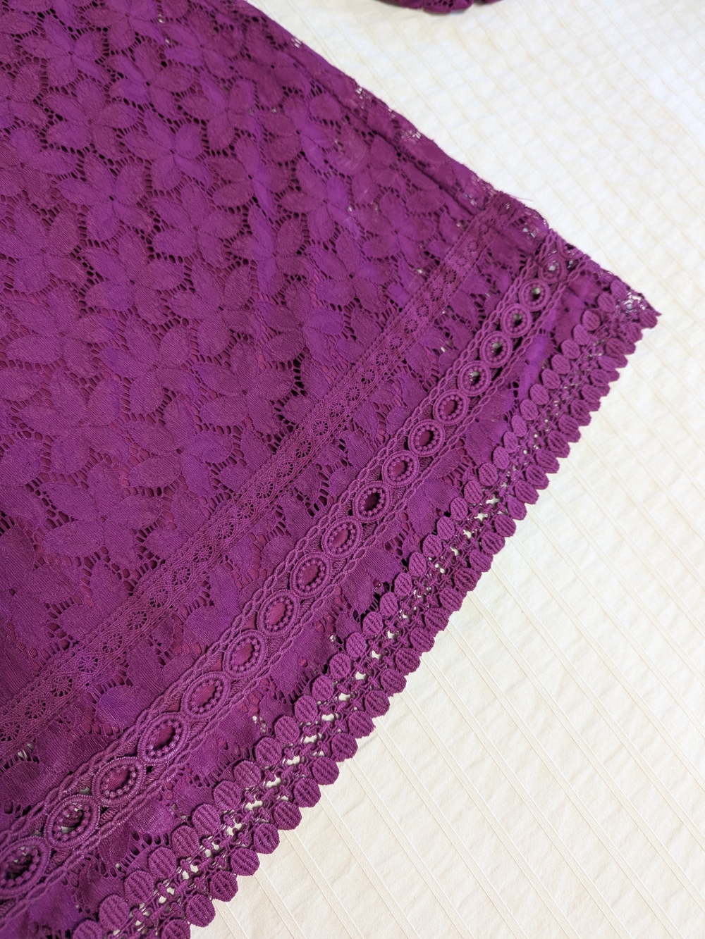 Laundry By Shelli Segal Burgundy Lace Shift Dress with Balloon Sleeves - Picture 3 of 5